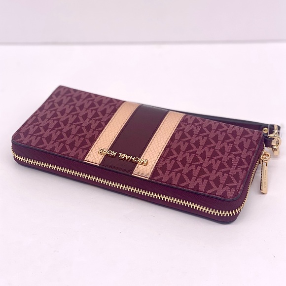 Michael Kors Jet Set Travel Large Signature
Logo and Metallic Continental Wallet - Picture 6 of 11